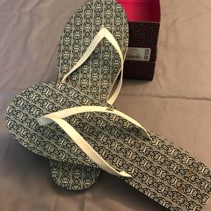 Tory Burch Ivory/Navy Jacquard Flip Flops Sz 9